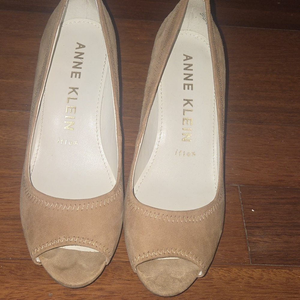 Anne Klein Women's Brown Peep Toe Heels